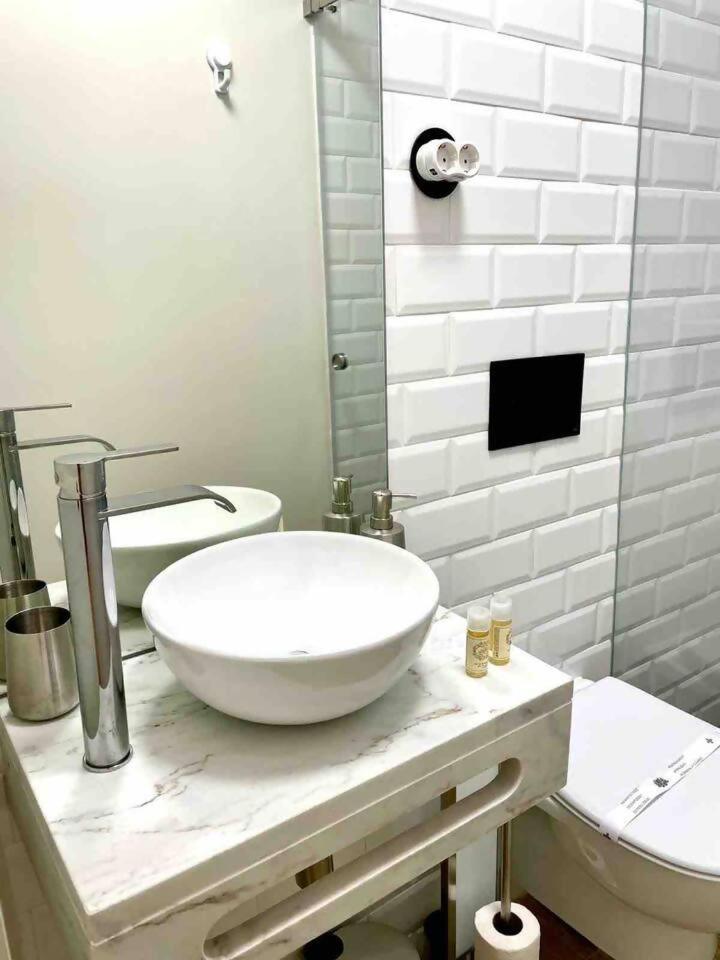 Апартаменты Chiado Brand New Amazing In Лиссабон Экстерьер фото